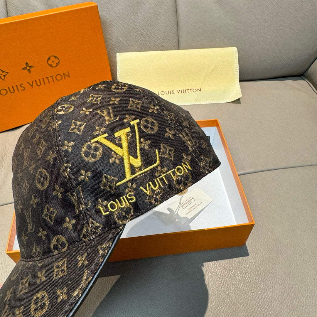 Fashionable four-leaf clover baseball cap