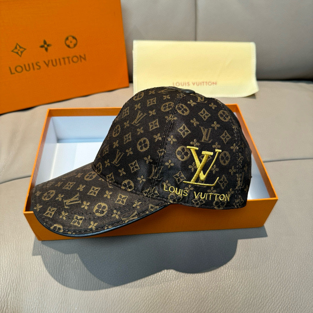 Fashionable four-leaf clover baseball cap