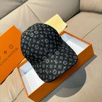 Fashionable four-leaf clover baseball cap