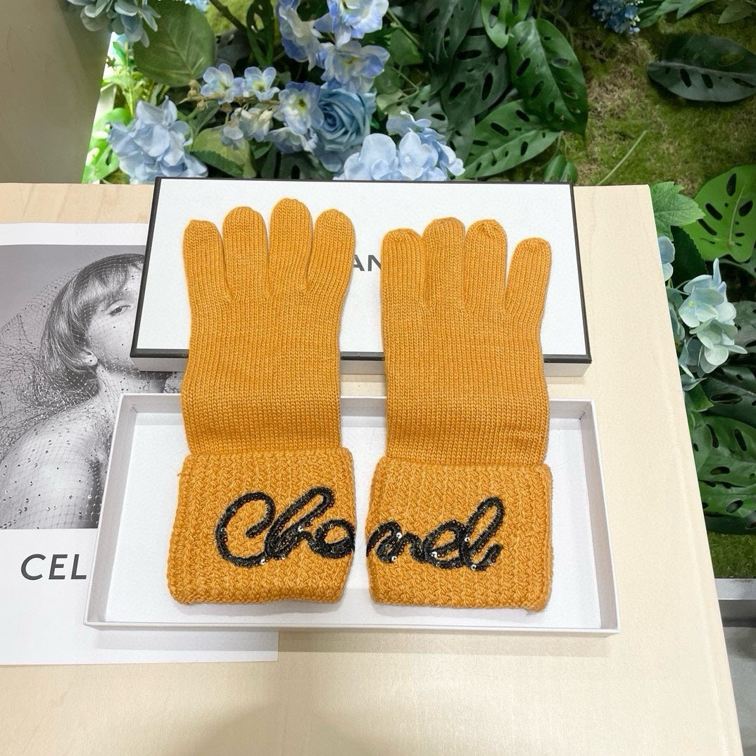Fashion CER letter gloves