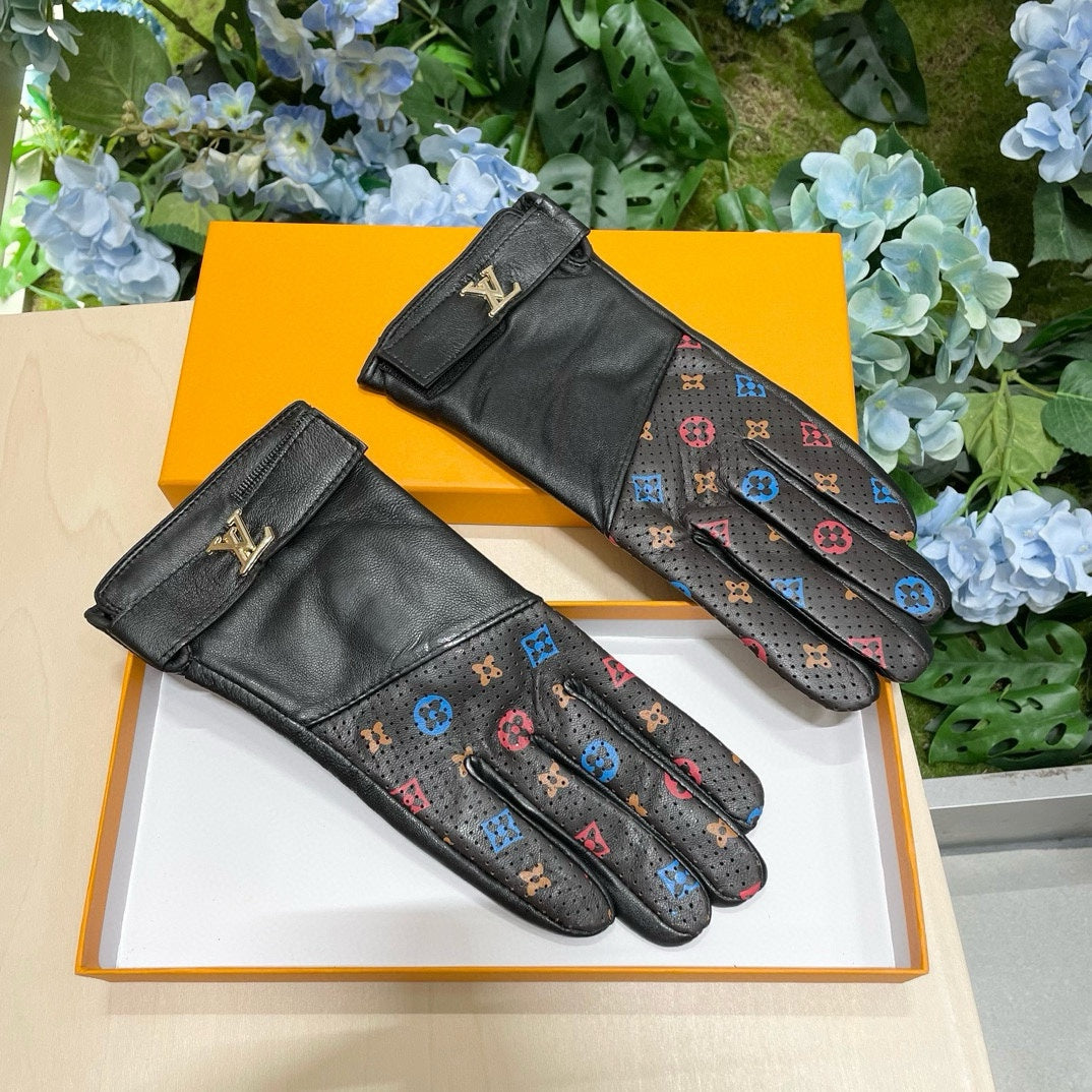 Fashionable four-leaf clover gloves