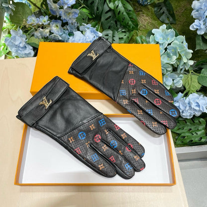 Fashionable four-leaf clover gloves