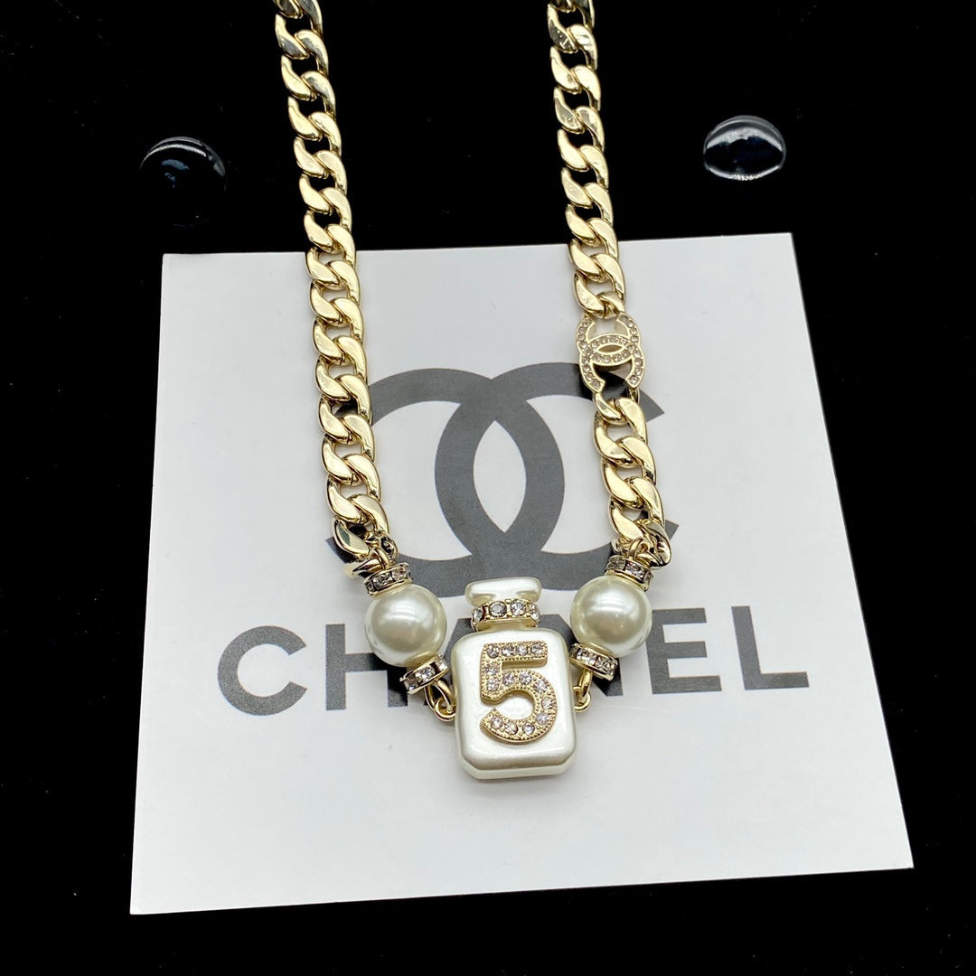 Fashion CC Pearl Necklace