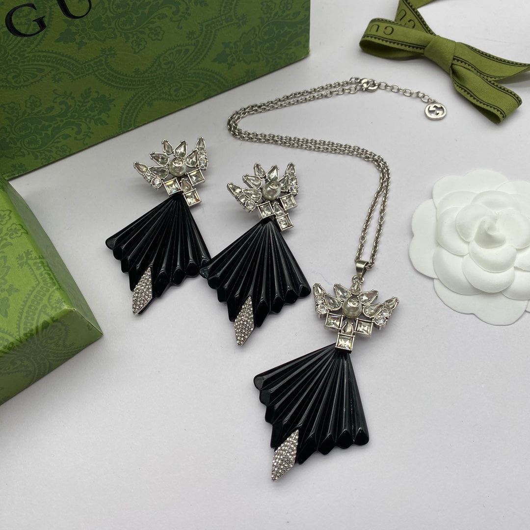 Fashion GG rhinestone necklace earrings in one