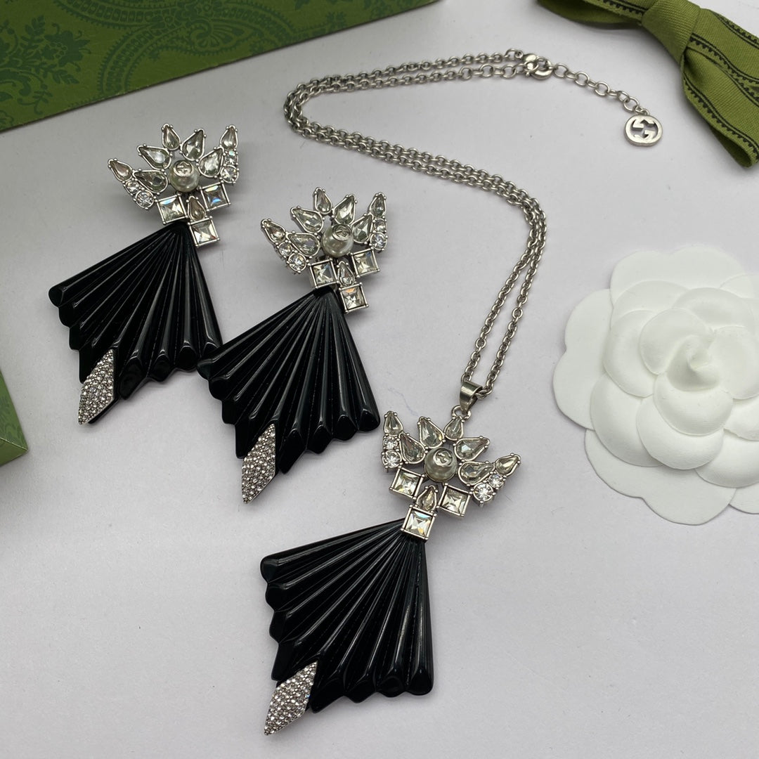 Fashion GG rhinestone necklace earrings in one