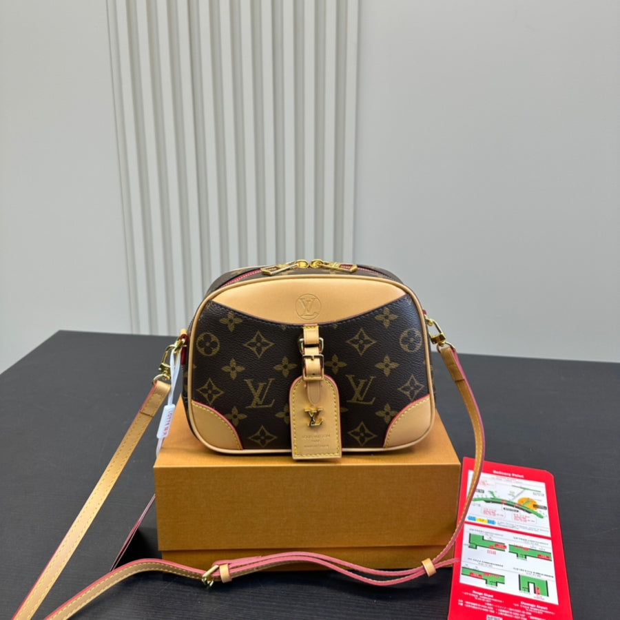 Fashion Clover Crossbody Bag