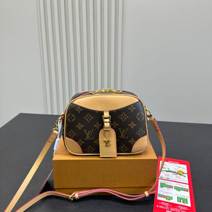 Fashion Clover Crossbody Bag