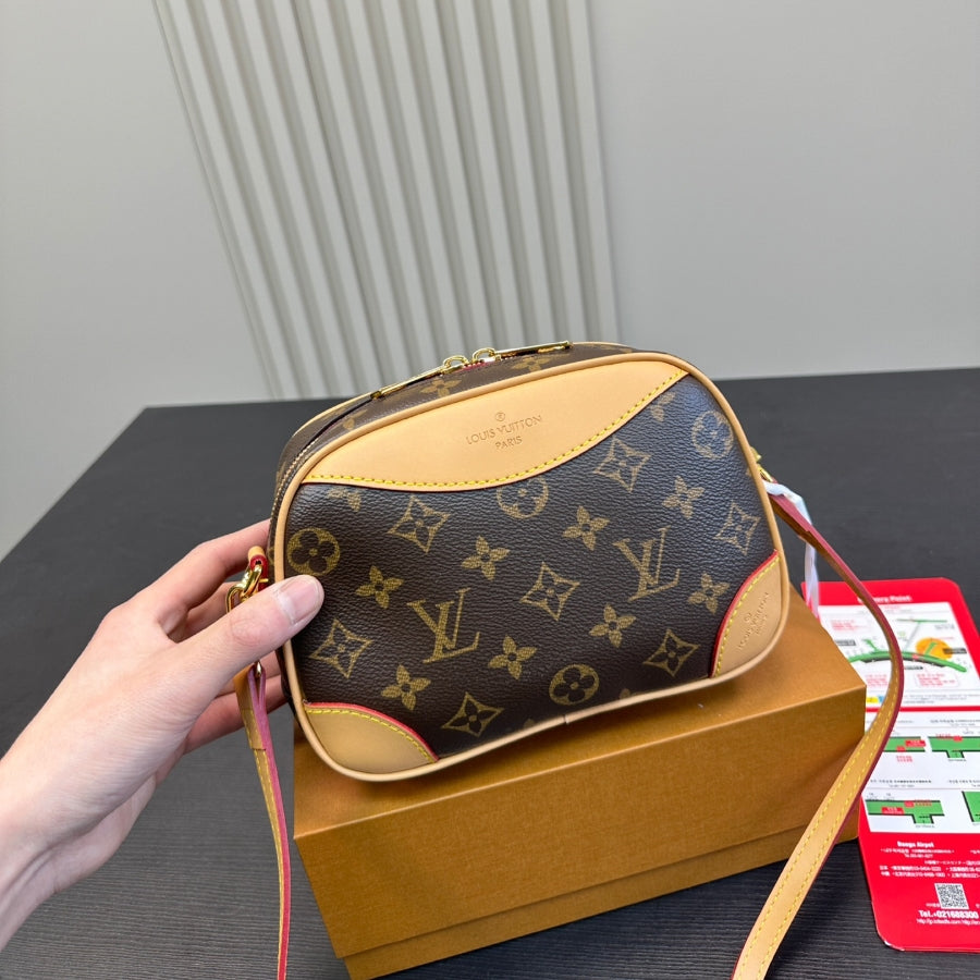 Fashion Clover Crossbody Bag