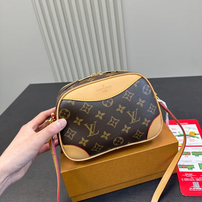 Fashion Clover Crossbody Bag