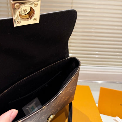 Fashion Clover Crossbody Bag