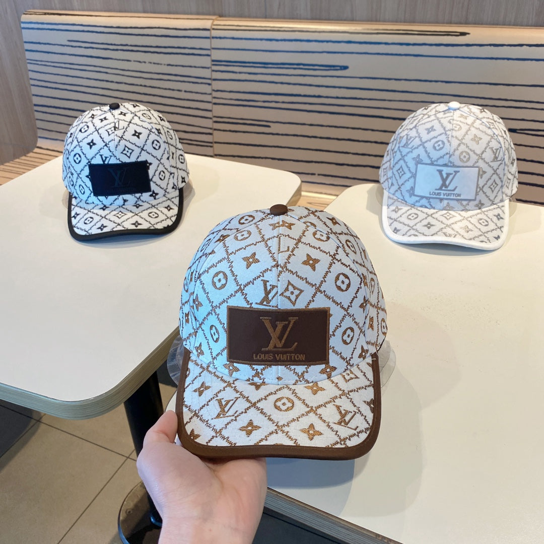 Fashionable four-leaf clover letter baseball cap