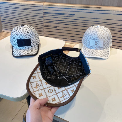 Fashionable four-leaf clover letter baseball cap