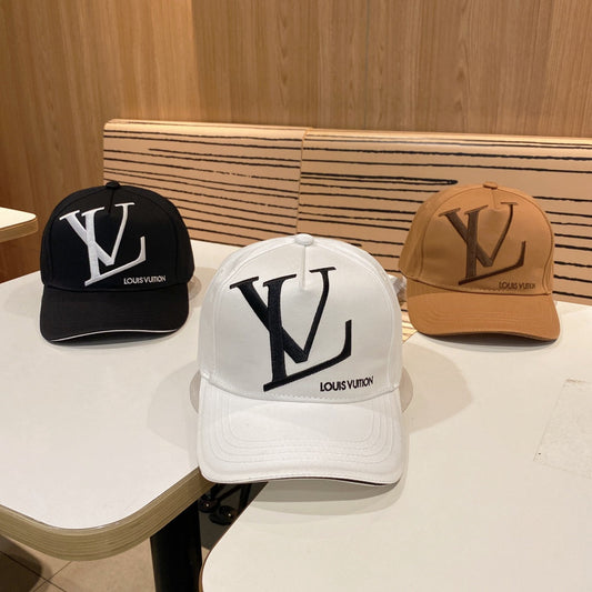 Fashionable four-leaf clover letter baseball cap