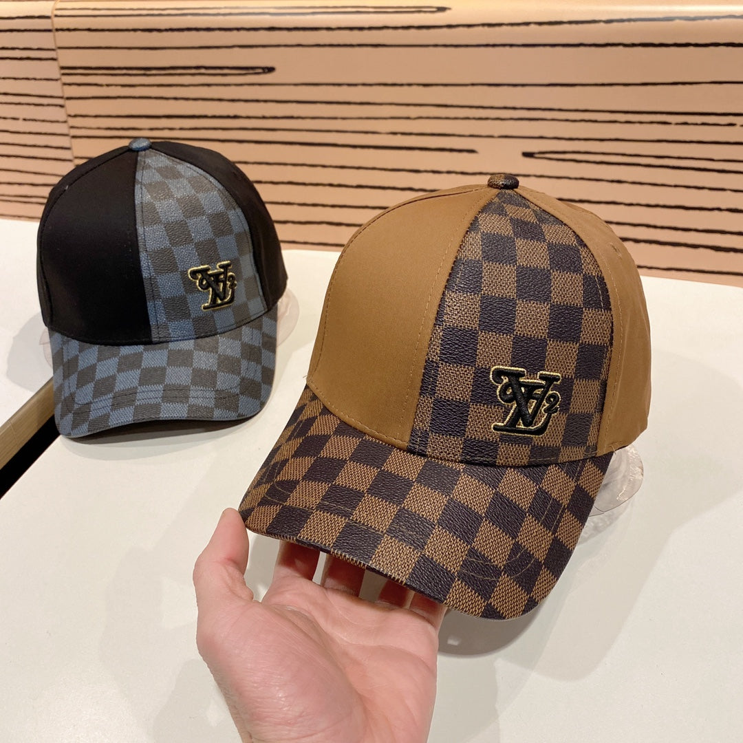 Fashionable four-leaf clover letter baseball cap