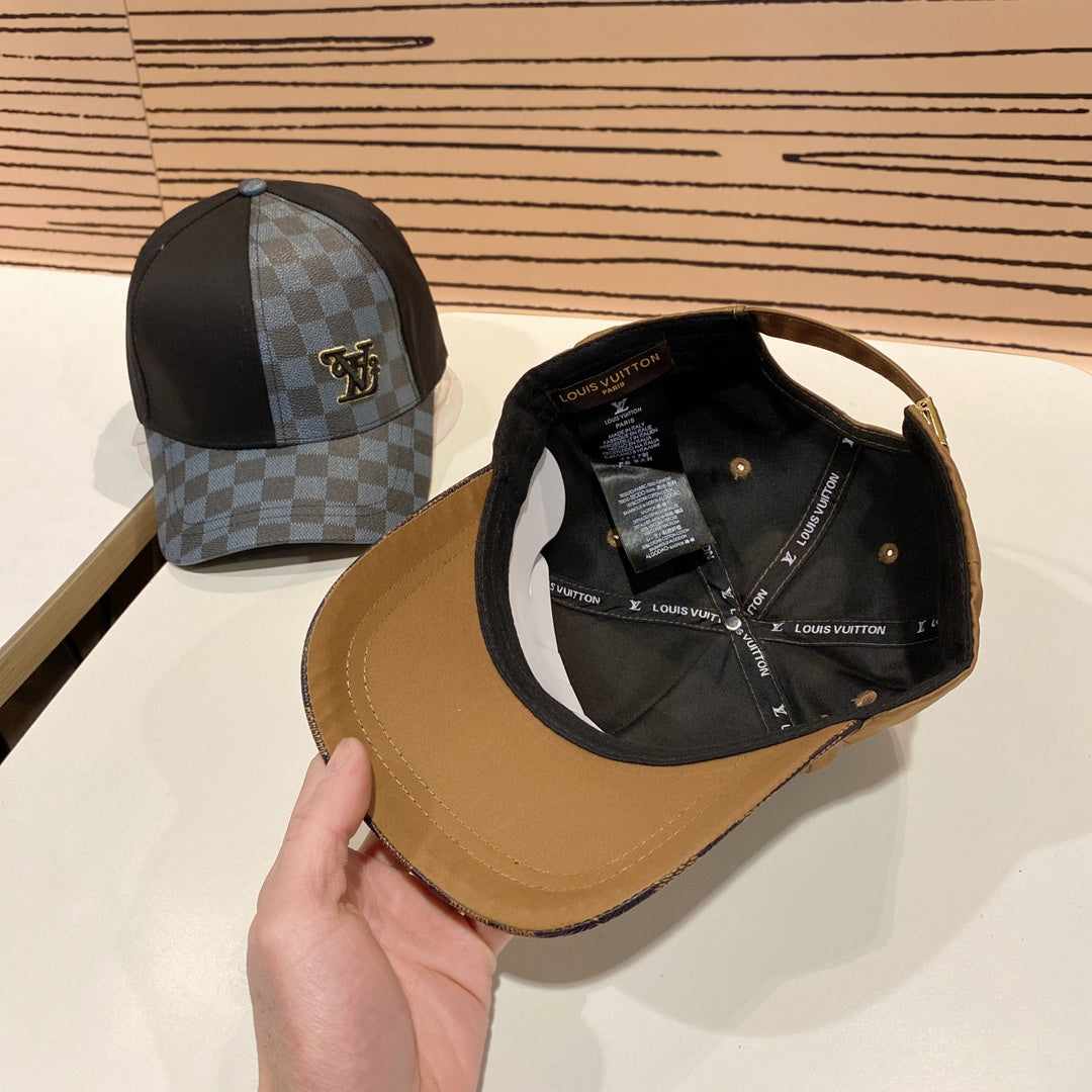 Fashionable four-leaf clover letter baseball cap
