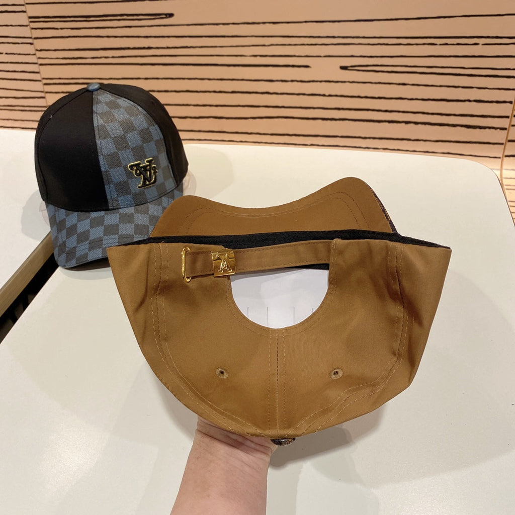 Fashionable four-leaf clover letter baseball cap