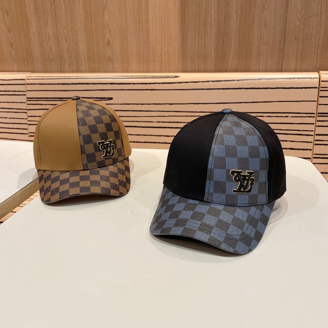 Fashionable four-leaf clover letter baseball cap