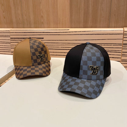 Fashionable four-leaf clover letter baseball cap