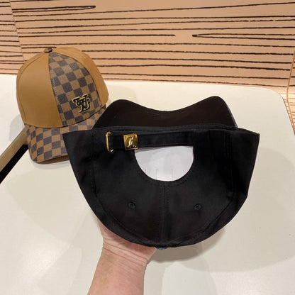 Fashionable four-leaf clover letter baseball cap