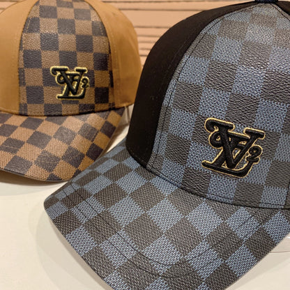 Fashionable four-leaf clover letter baseball cap