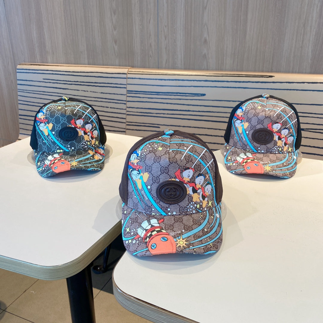 Fashionable four-leaf clover letter baseball cap