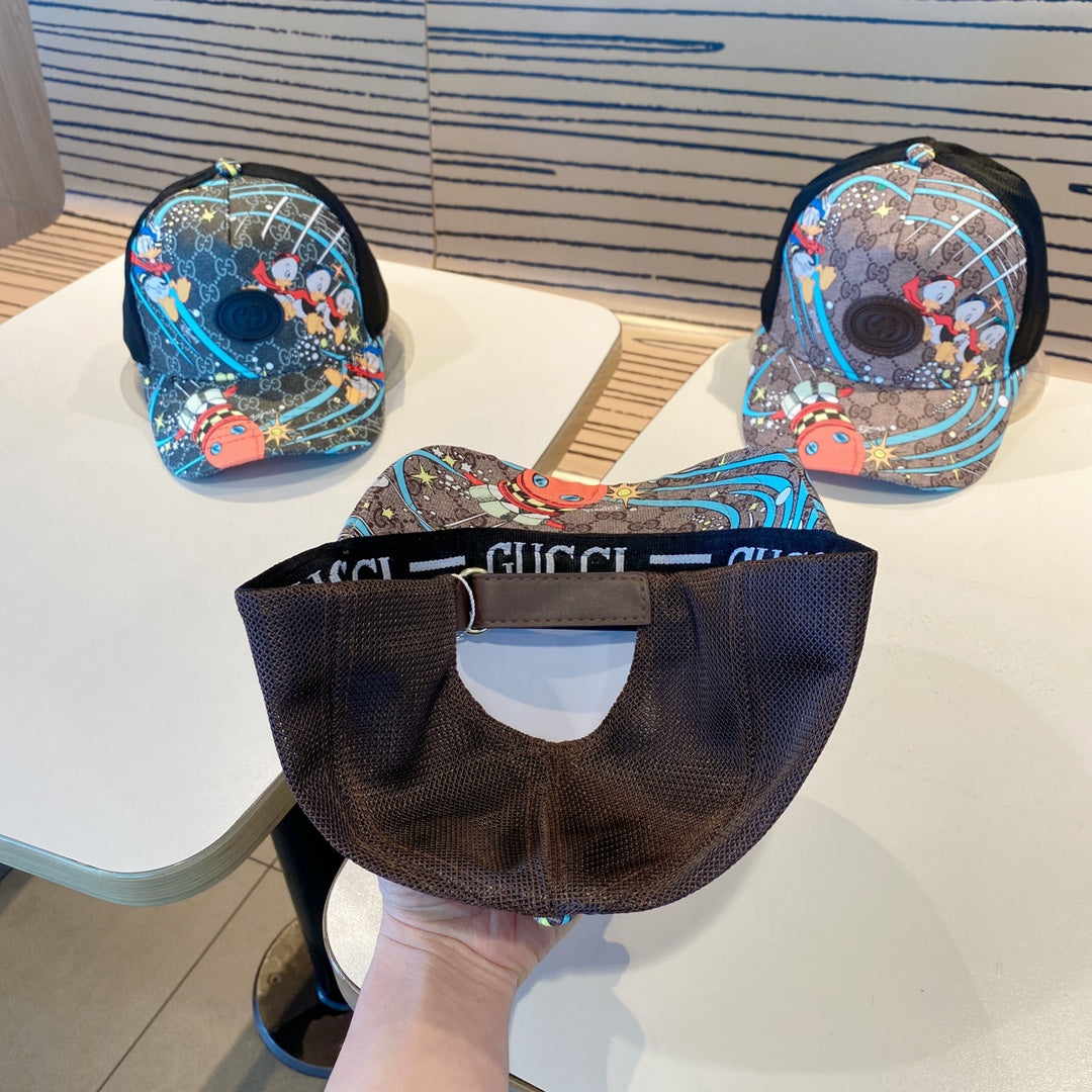 Fashionable four-leaf clover letter baseball cap