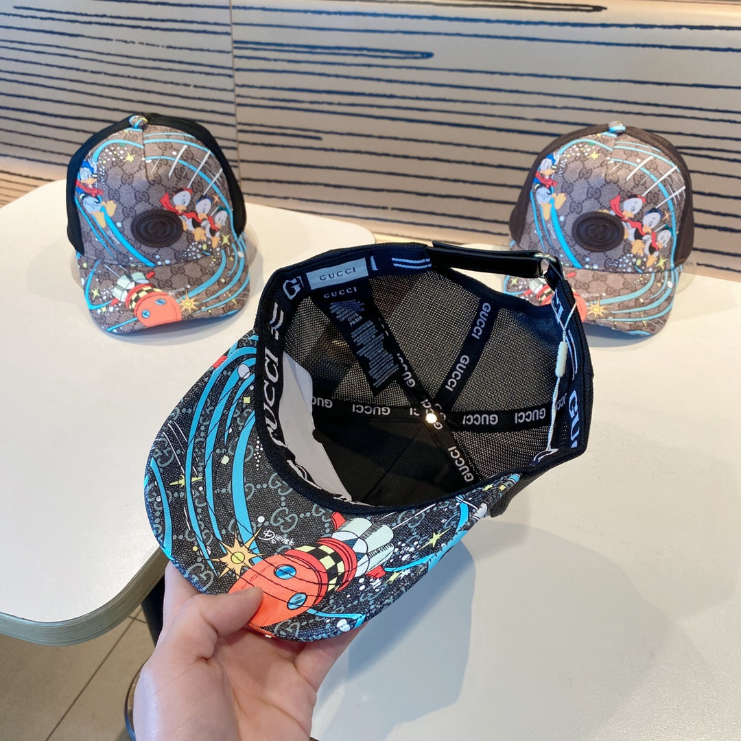 Fashionable four-leaf clover letter baseball cap