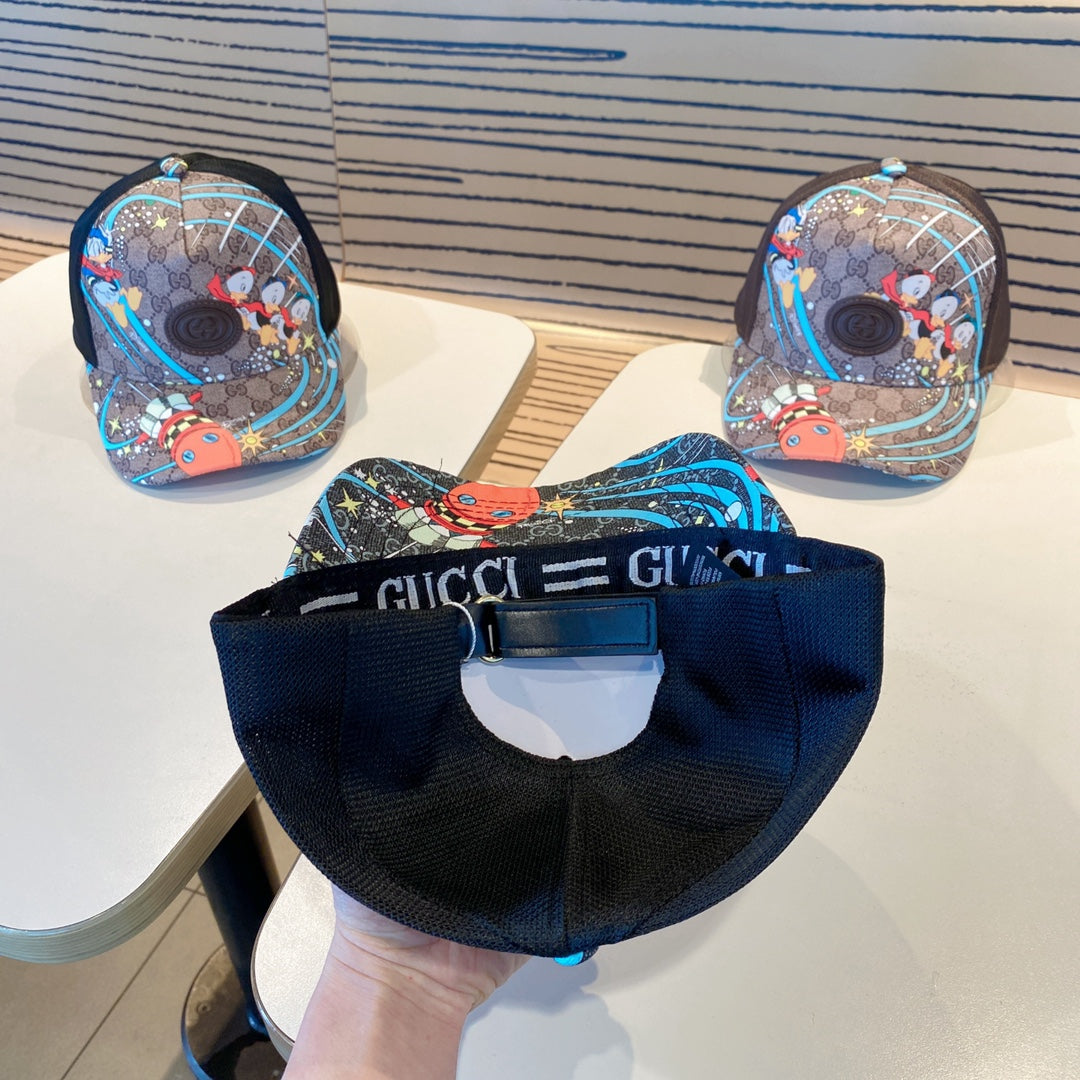 Fashionable four-leaf clover letter baseball cap