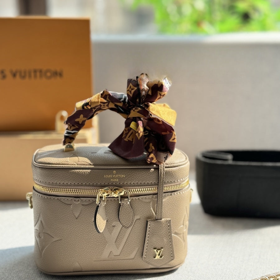 Fashion Clover Letter Handbag