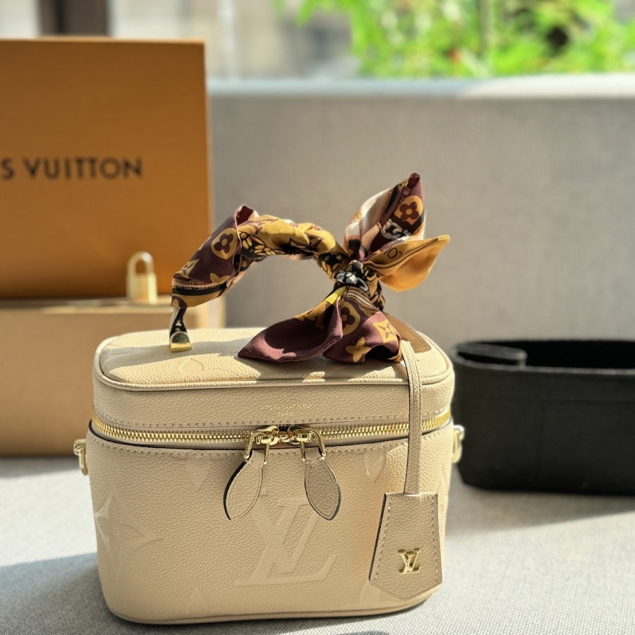 Fashion Clover Letter Handbag