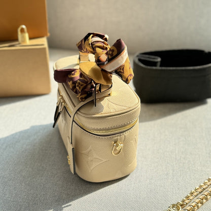 Fashion Clover Letter Handbag