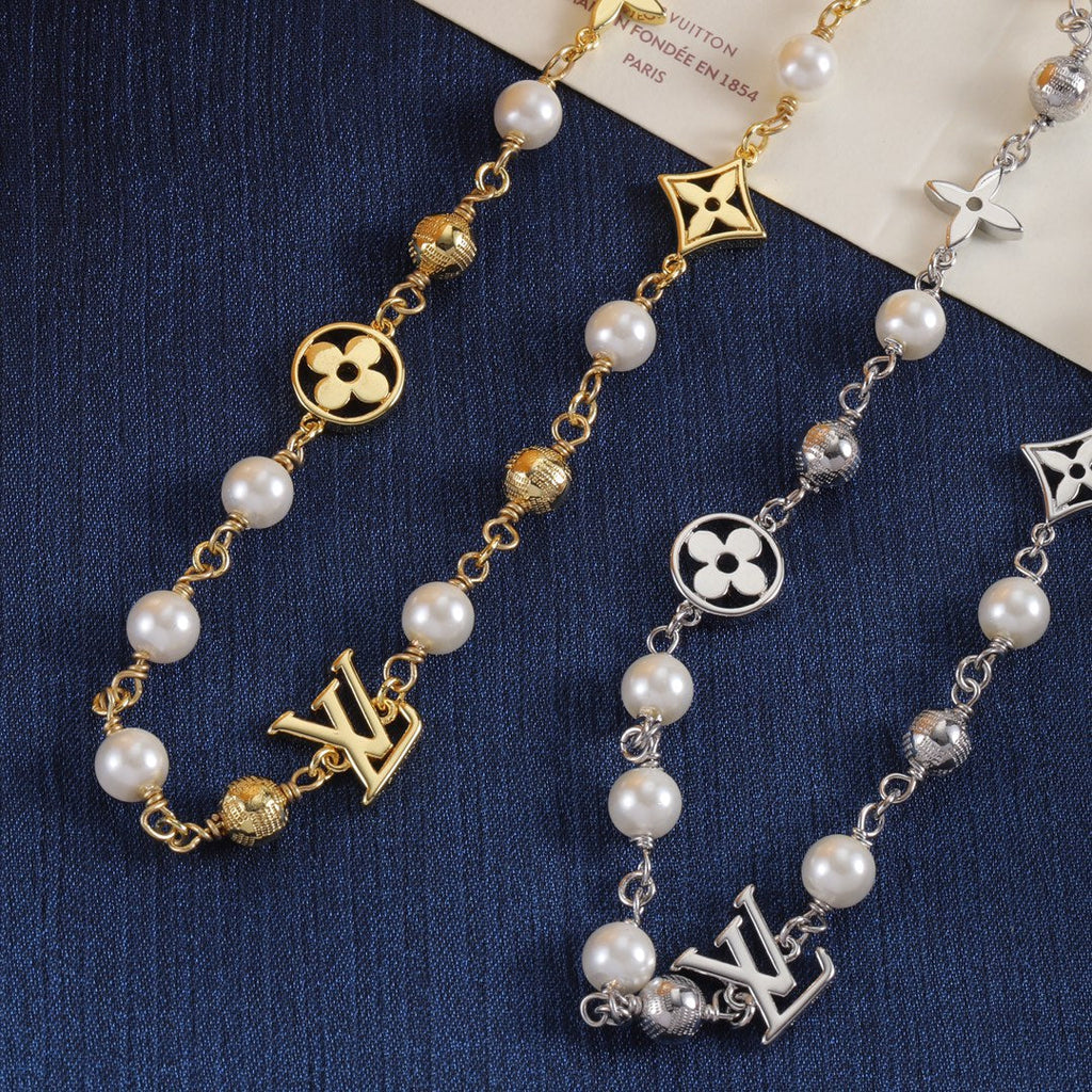 Four Leaf Clover Pearl Necklace