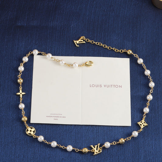 Four Leaf Clover Pearl Necklace