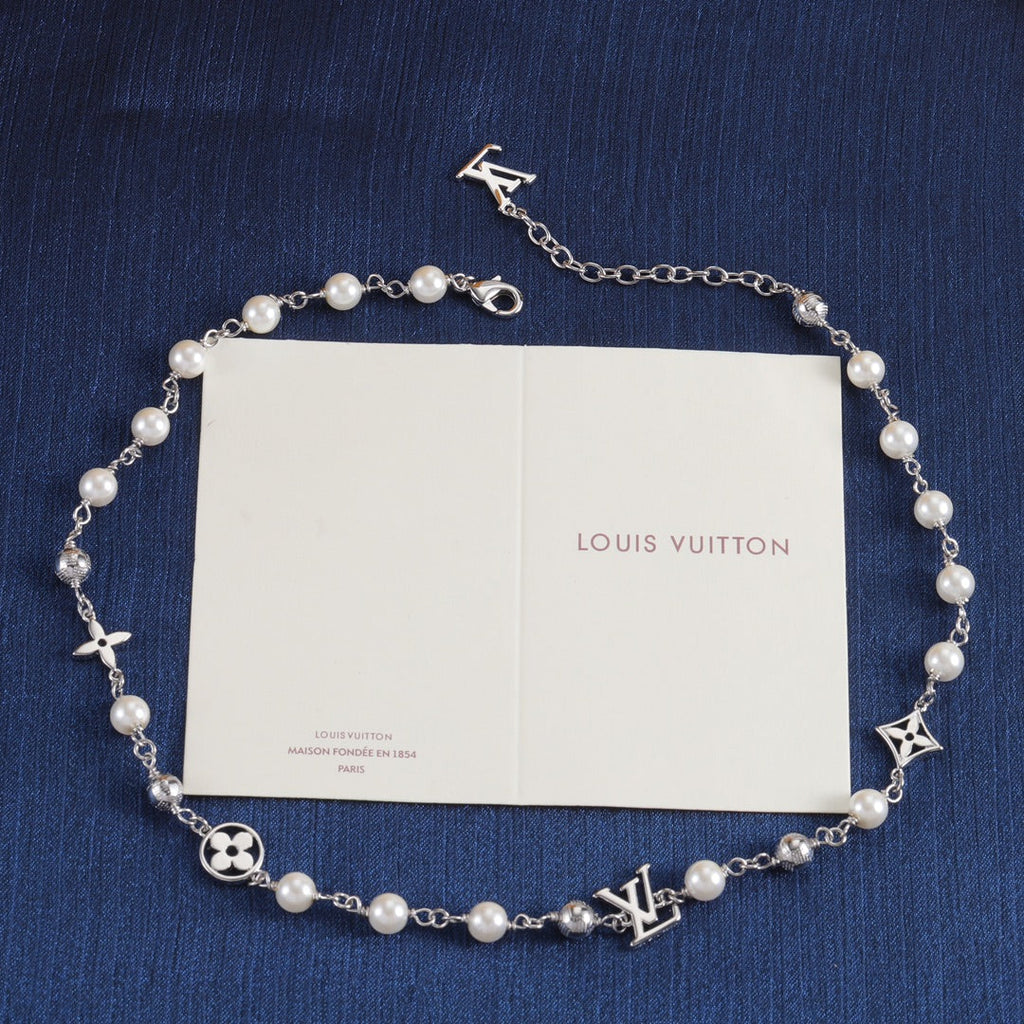 Four Leaf Clover Pearl Necklace