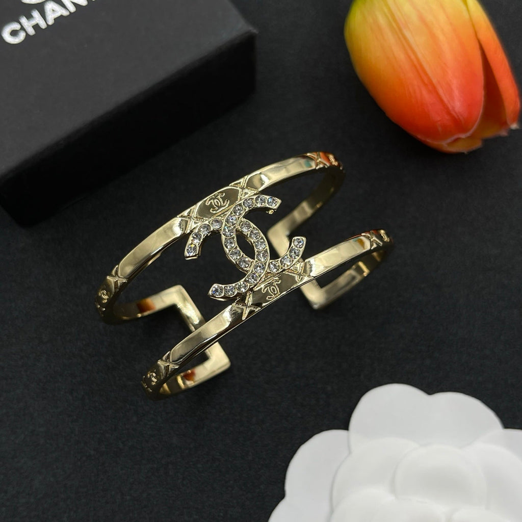 Fashion CC bracelet