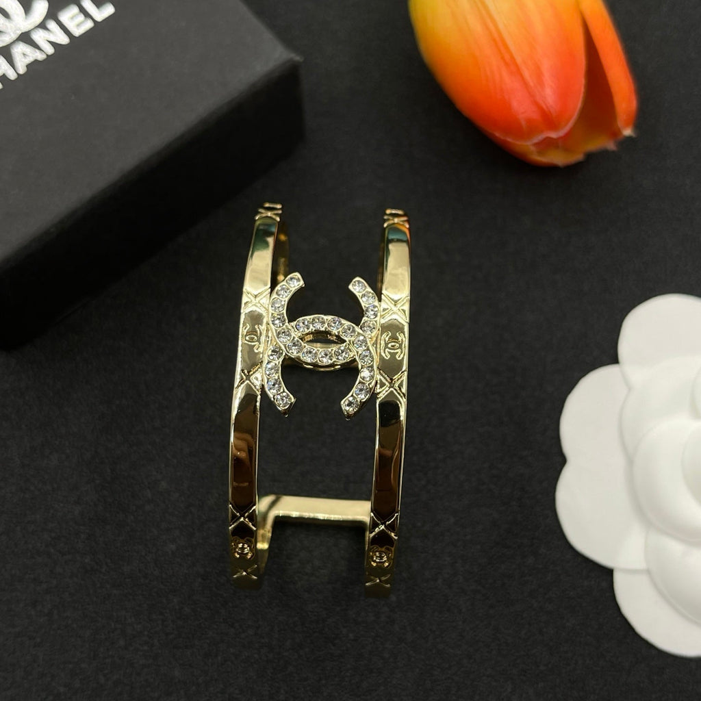 Fashion CC bracelet