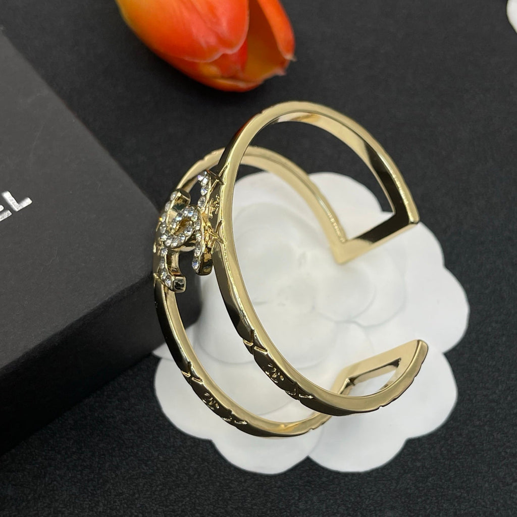 Fashion CC bracelet