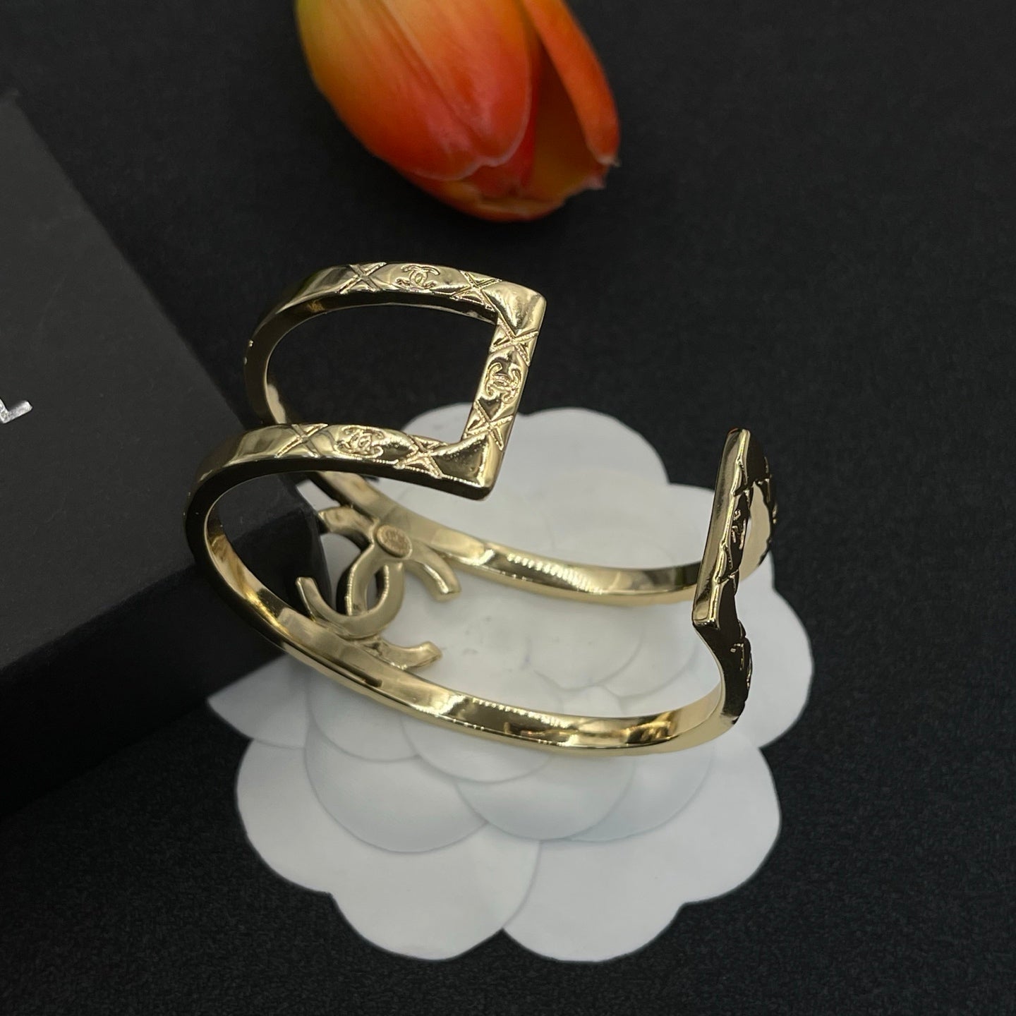 Fashion CC bracelet