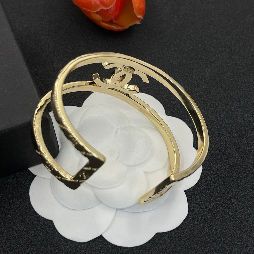Fashion CC bracelet