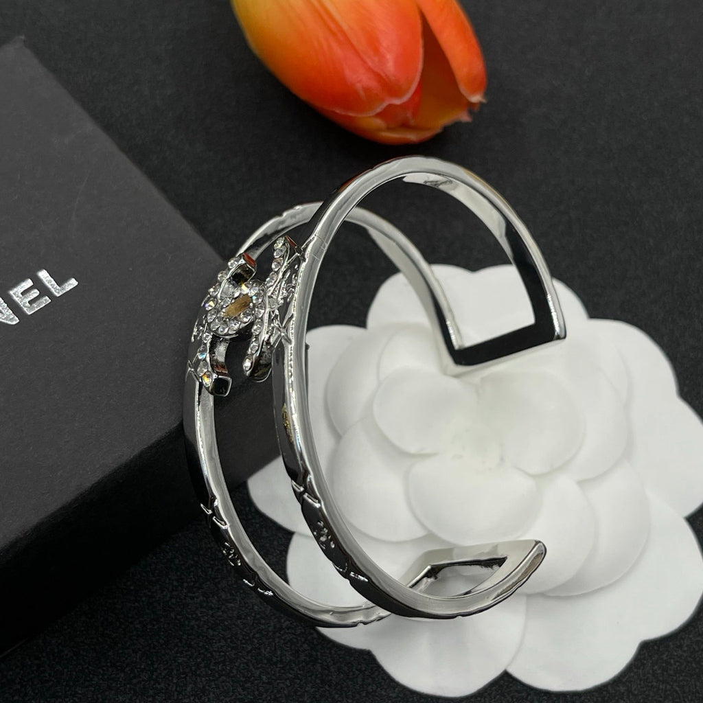 Fashion CC bracelet