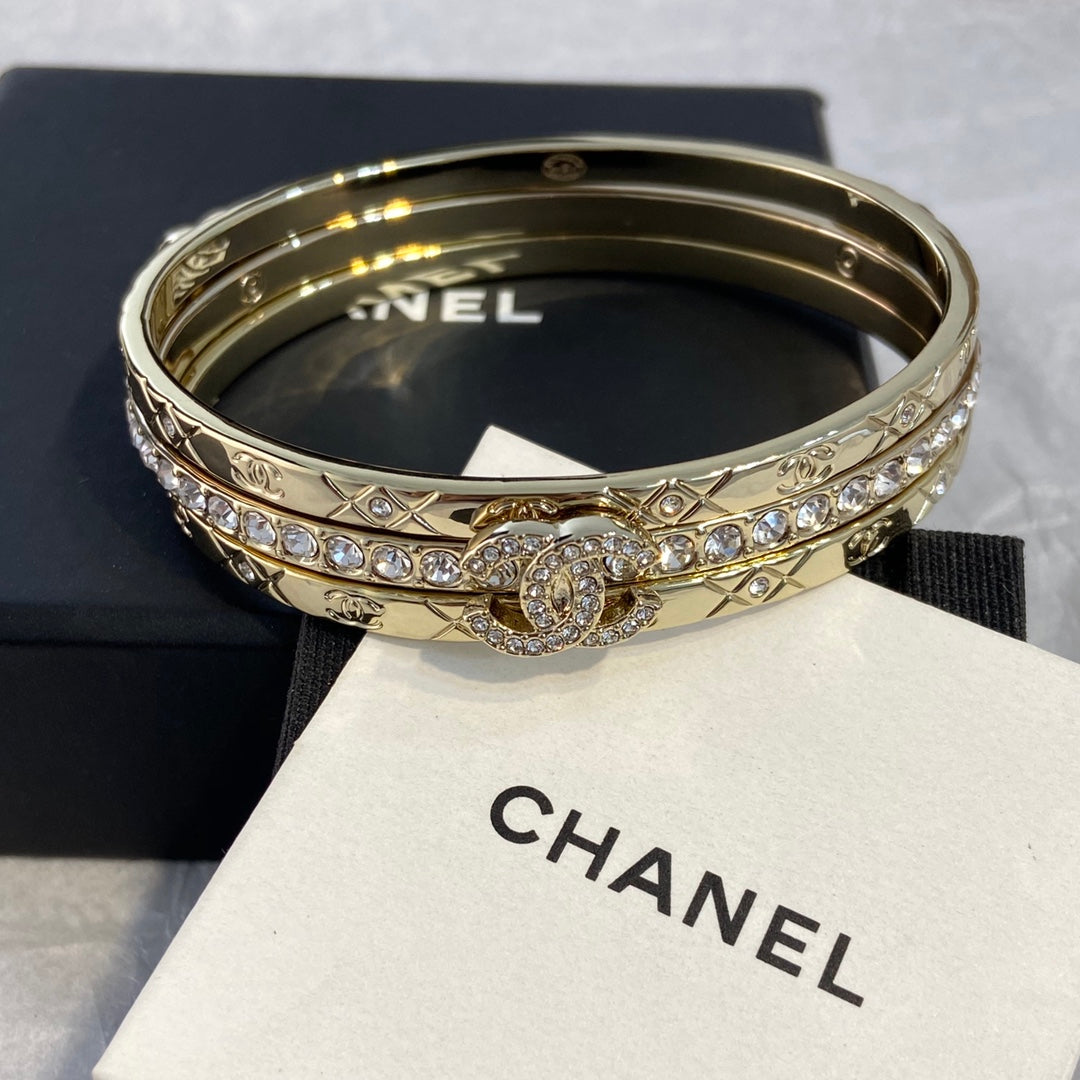 Fashion CC rhinestone bracelet