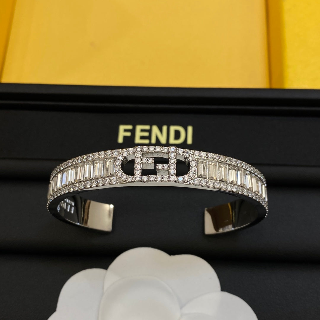 Fashionable FF Bracelet