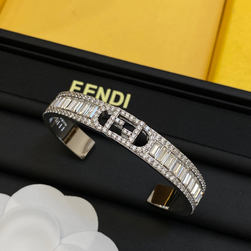 Fashionable FF Bracelet