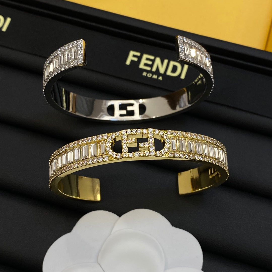 Fashionable FF Bracelet