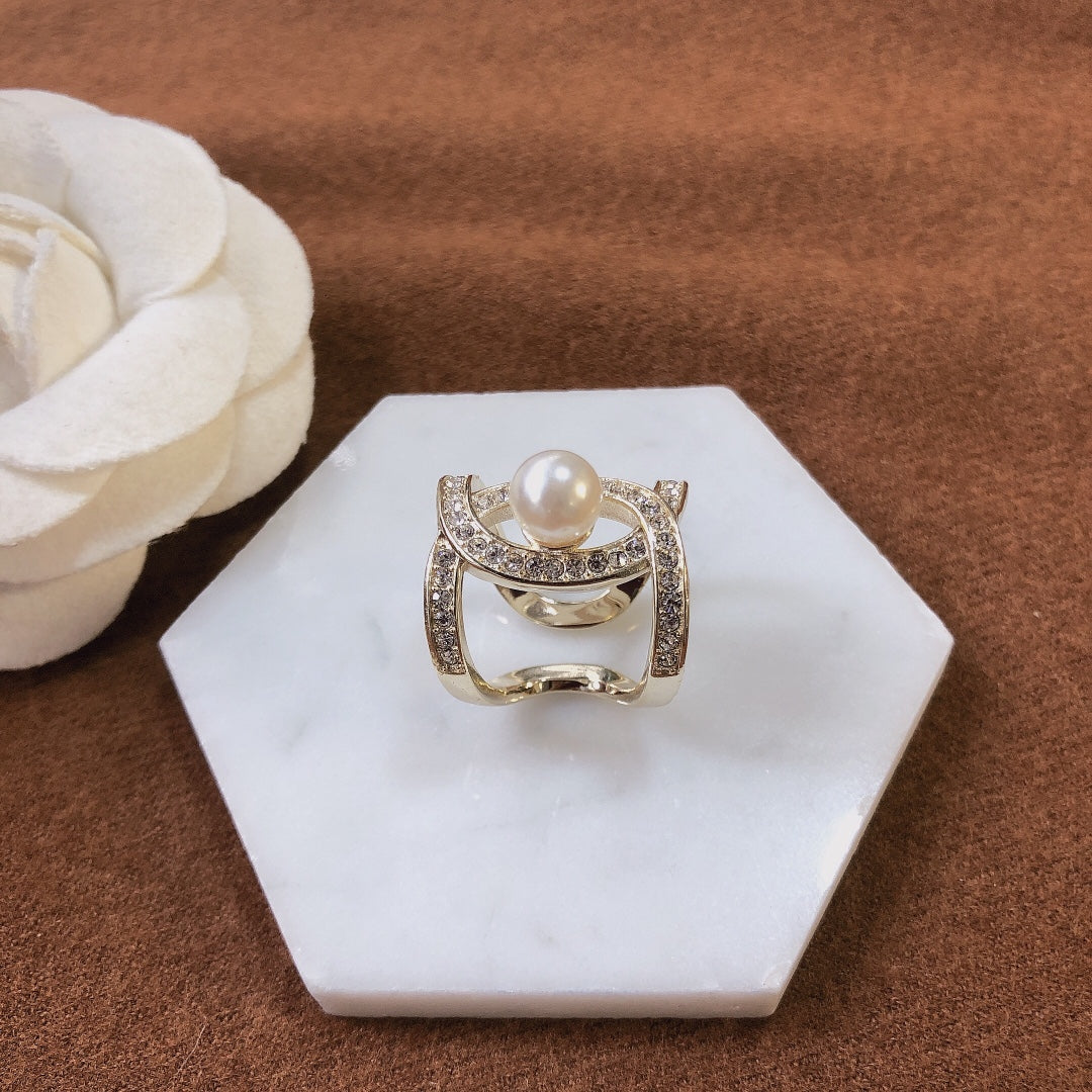 CC Rhinestone Pearl Ring