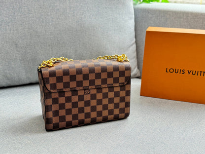 Fashionable Four-Leaf Clover Crossbody Bag