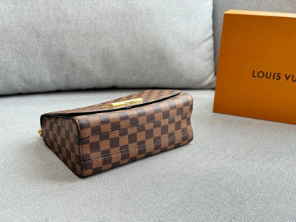 Fashionable Four-Leaf Clover Crossbody Bag