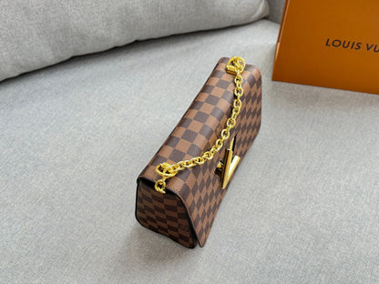 Fashionable Four-Leaf Clover Crossbody Bag