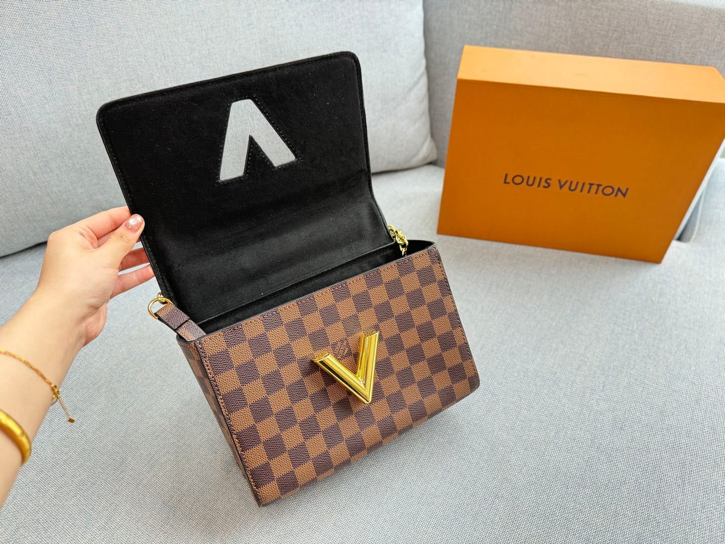 Fashionable Four-Leaf Clover Crossbody Bag