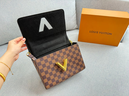 Fashionable Four-Leaf Clover Crossbody Bag